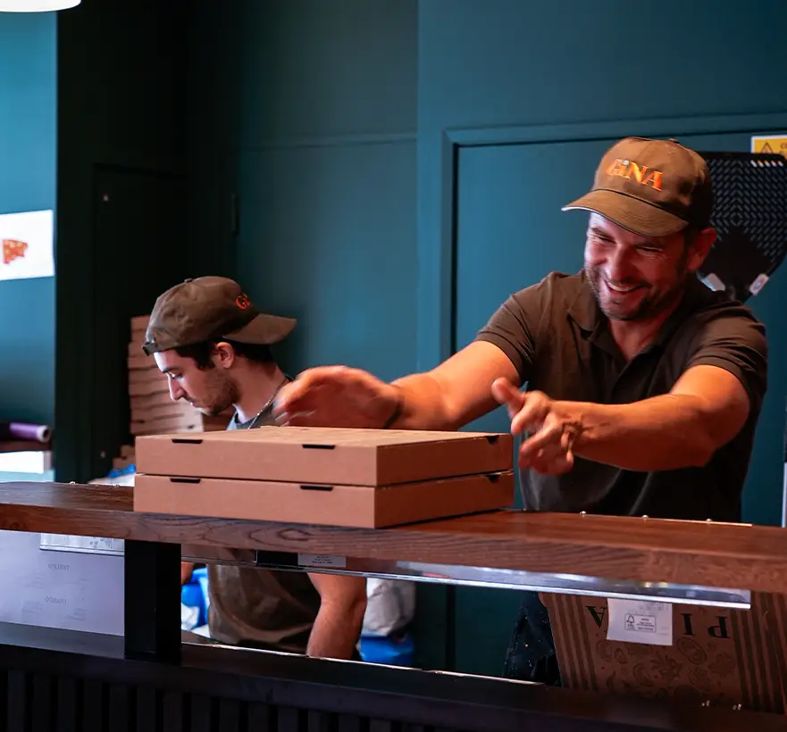 Pizzas à emporter remises au comptoir